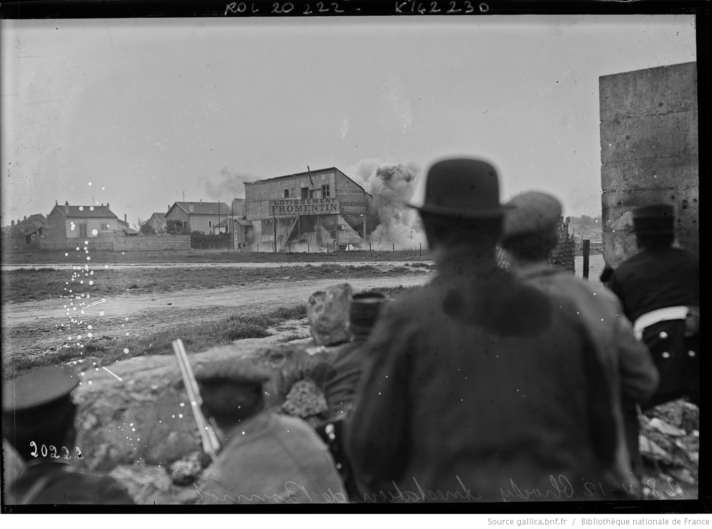 Explosion de dynamite contre le refuge de Bonnot, retranché au premier étage