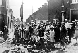 Dans un coron borain pendant la grève