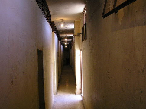 Le couloir des cellules