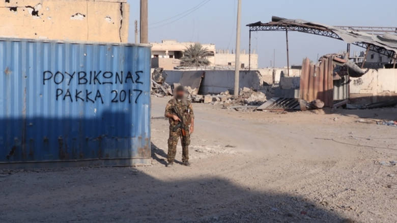 Tag à Raqqa : “Rouvikonas, Raqqa, 2017” Tag à Raqqa : “Rouvikonas, Raqqa, 2017”