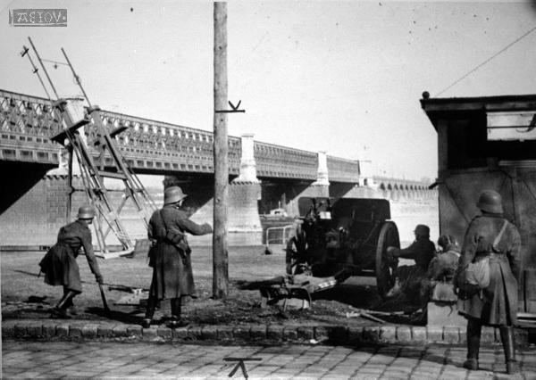 L'armée canonne les insurgés par delà le Danube