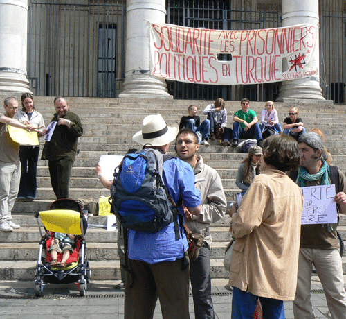 Collecte de signatures pour Güler Zere Collecte de signatures pour Güler Zere