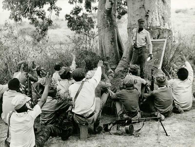Combattant de la MK en formation en Tanzanie