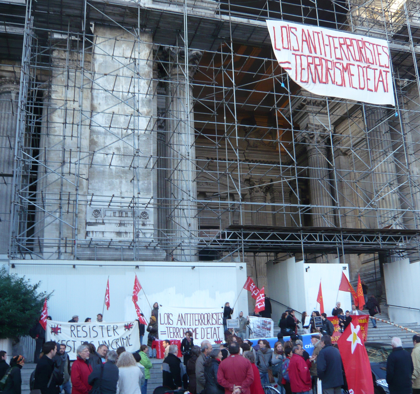 Rassemblement devant le Palais de Justice de Bruxelles le 14 octobre 2009