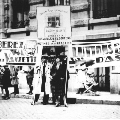 Les banderoles du Secours Rouge pour la manifestation du 30 mai 1927 à Bruxelles