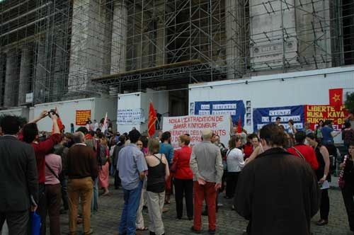 Manifestation pour le DHKP-C