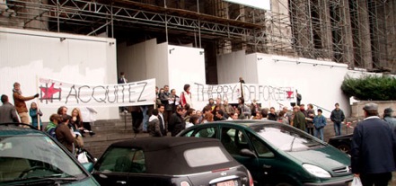 Manif devant le palais de justice pour Thierry Delforge