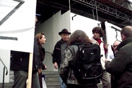 Thierry Delforge à l'entrée du tribunal