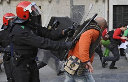 Charge policière contre la manif de la gauche basque