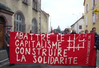 Calicot du Secours Rouge à la manif pour Georges Cipriani