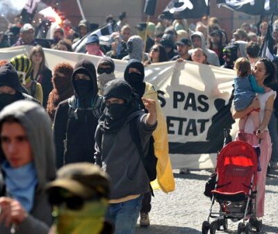 Manifestation antirépression à Paris