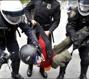Arrestation durant les manifestations à Athènes