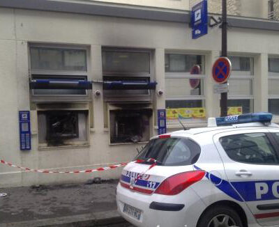 Incendies de distributeur à Paris