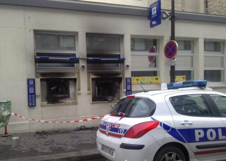 Incendies de distributeur à Paris