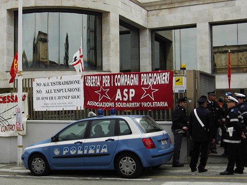 Manifestation pour Avni Er