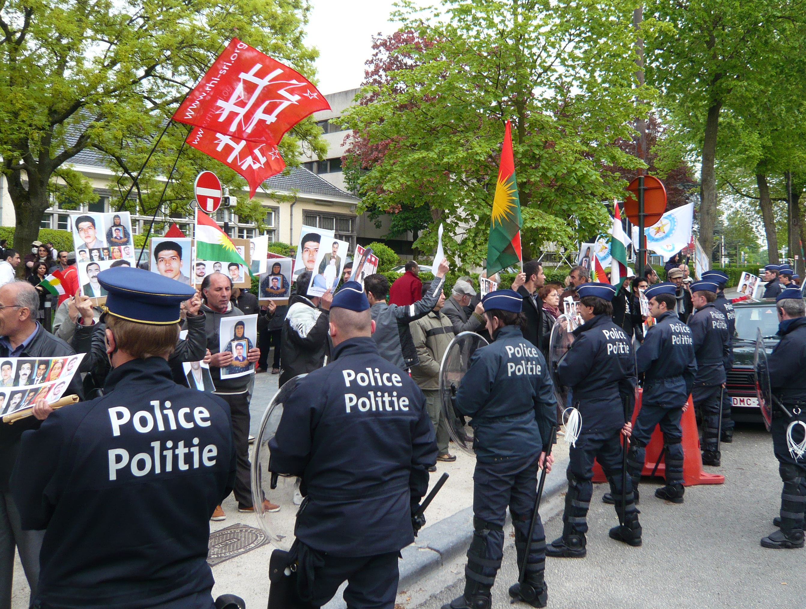 manifestation devant l'ambassade d'Iran 10 mai 2010