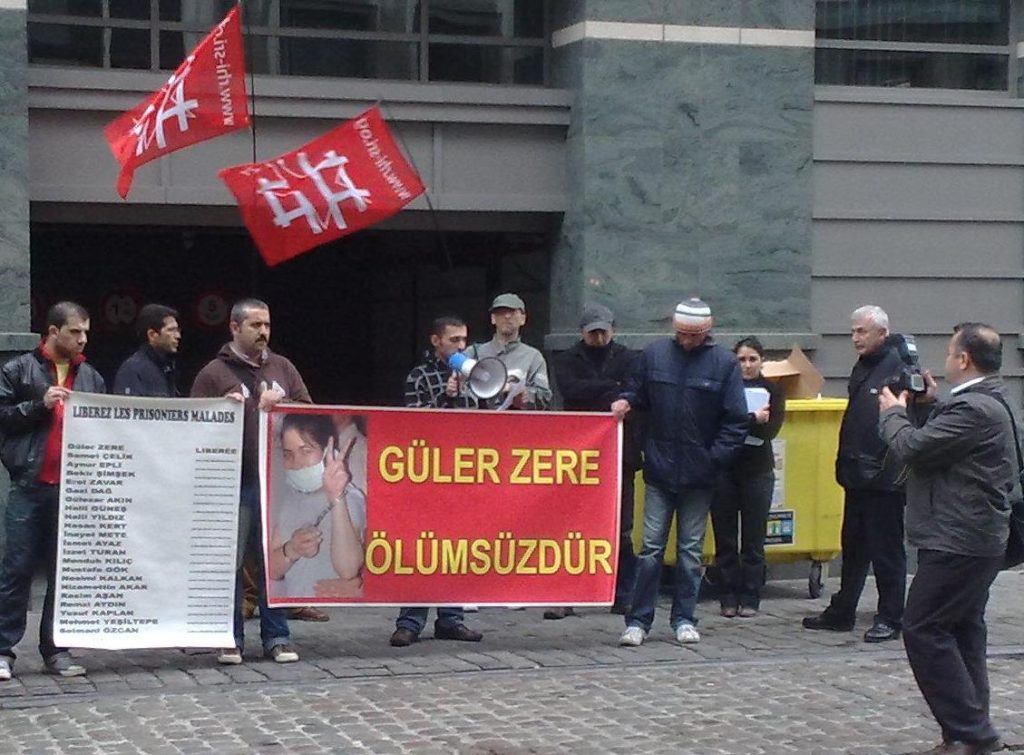 Rassemblement d'hommage à Guler Zere