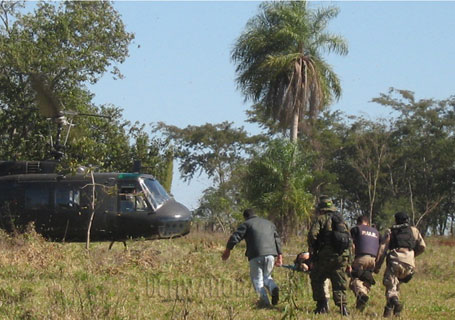 Combat entre l'ERP et la police à Kurusu de Hierro