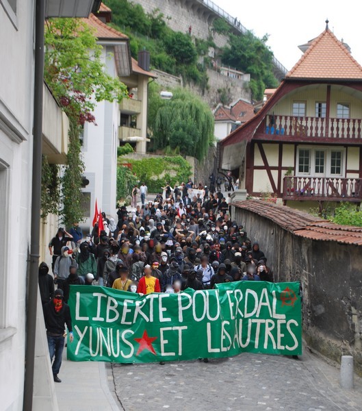 manifestation à Fribourg contre les violences policières