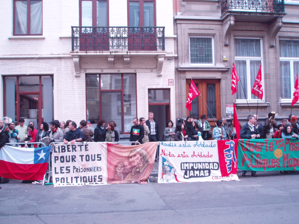 Manifestation devant l'ambassade du Chili le 10 septembre 2010 (2)