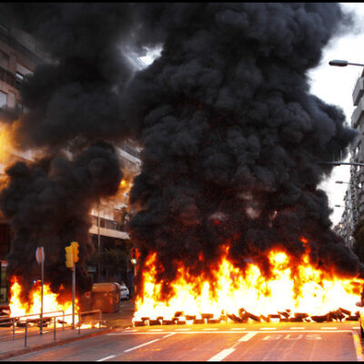 Barricade pendant la grève à Barcelone
