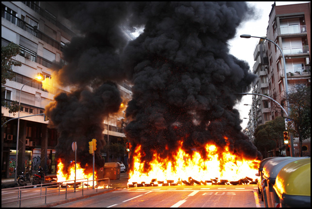 Barricade pendant la grève à Barcelone