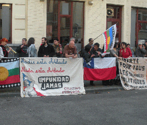 Manifestation devant l'ambassade du Chili le 9 octobre