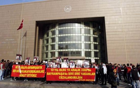 Manifestation devant le palais de justice d'Istanbul