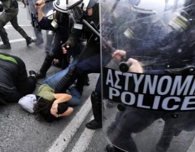 Confrontation étudiants/police à Athènes