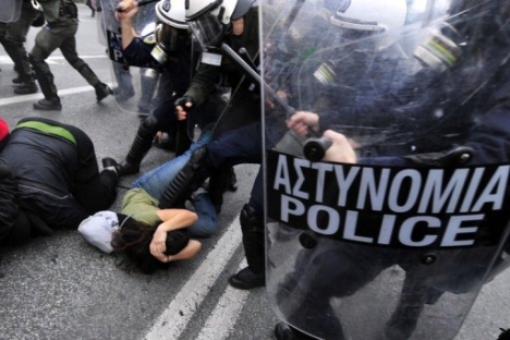 Confrontation étudiants/police à Athènes