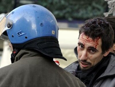 Etudiants blessé par une charge policière en Italie