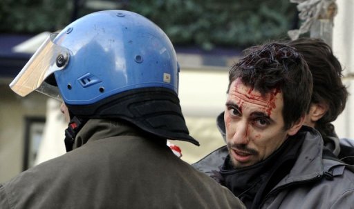 Etudiants blessé par une charge policière en Italie
