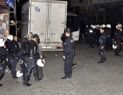 Raids contre trois collectifs par l'unité antiterroriste de la police d'Istanbul