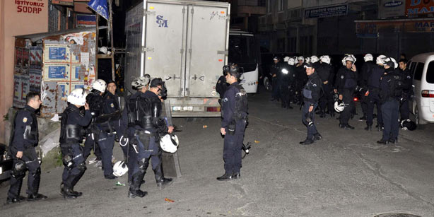 Raids contre trois collectifs par l'unité antiterroriste de la police d'Istanbul