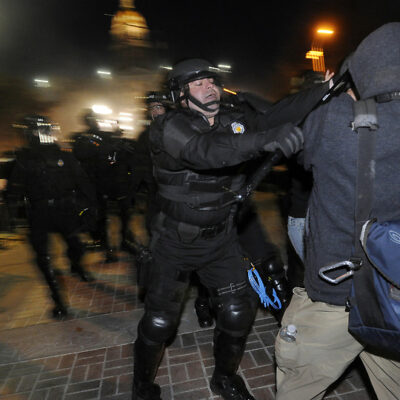 Policier anti-émeute à Denver