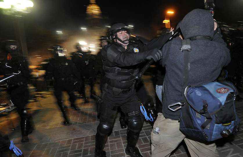 Policier anti-émeute à Denver