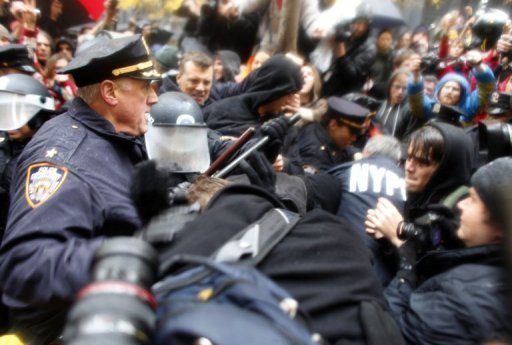 Heurts entre la police et les 'indignés'