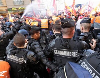 Répression d'une manifestation de métallos