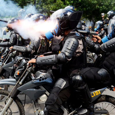 Répression d'une manifestation en Indonésie