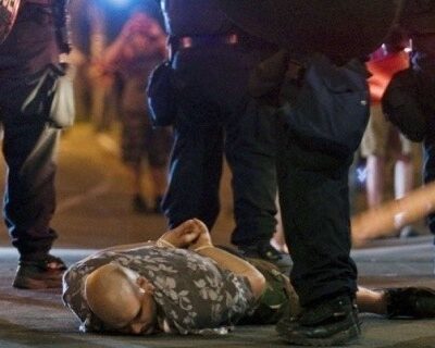 Arrestation d'un manifestant à Montréal