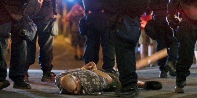Arrestation d'un manifestant à Montréal