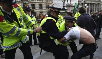 Arrestation d'un indigné à Londres
