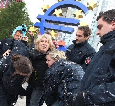 Arrestation d'un indigné à Francfort