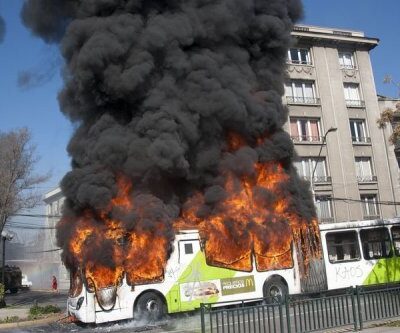 Bus incendiés à Santiago