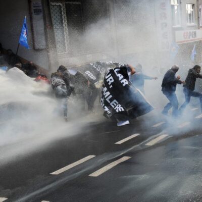 Répression d'une manifestation de soutien à la grève de la faim à Istambul