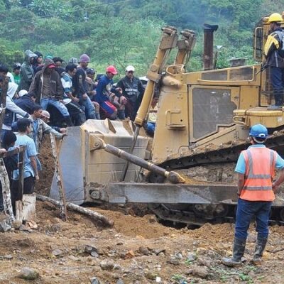 Bulldozer contre villageois aux Philippines