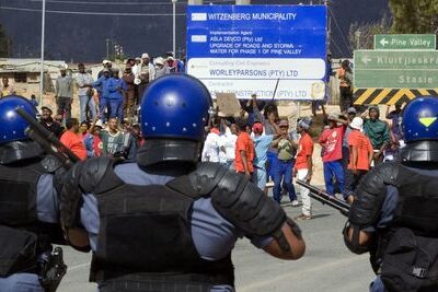 Police contre manifestants au Cap