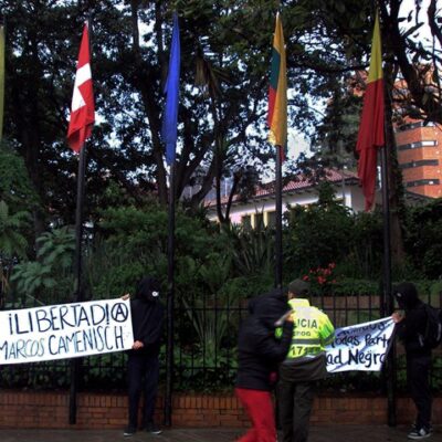 Rassemblement devant l'ambassade de Suisse à Bogota