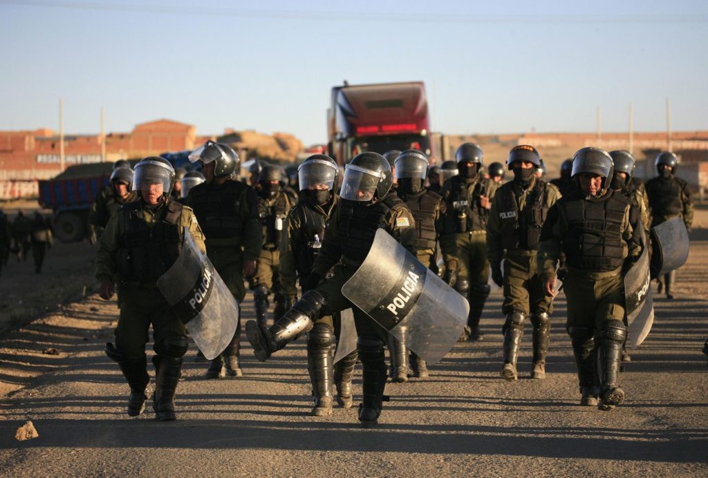 Police anti-émeute contre syndicaliste en Bolivie