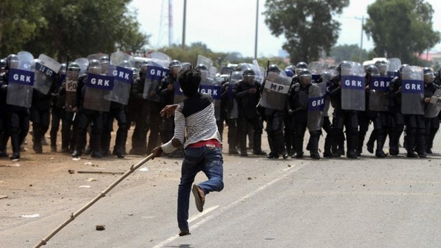 Manifestation ouvrière réprimée au Cambodge